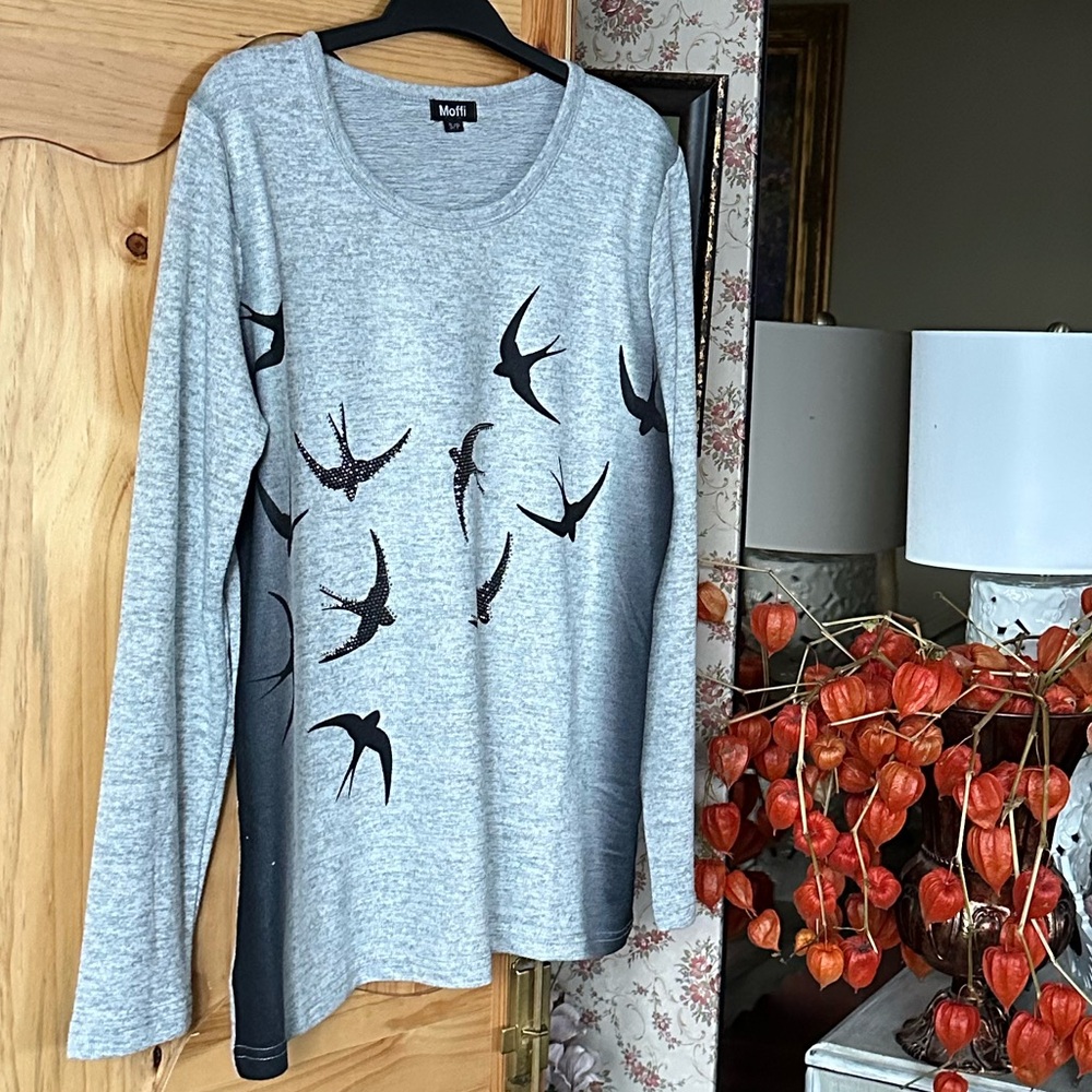 Moffi seagull motif design.  Alternate embellished bird, size Small, $35
